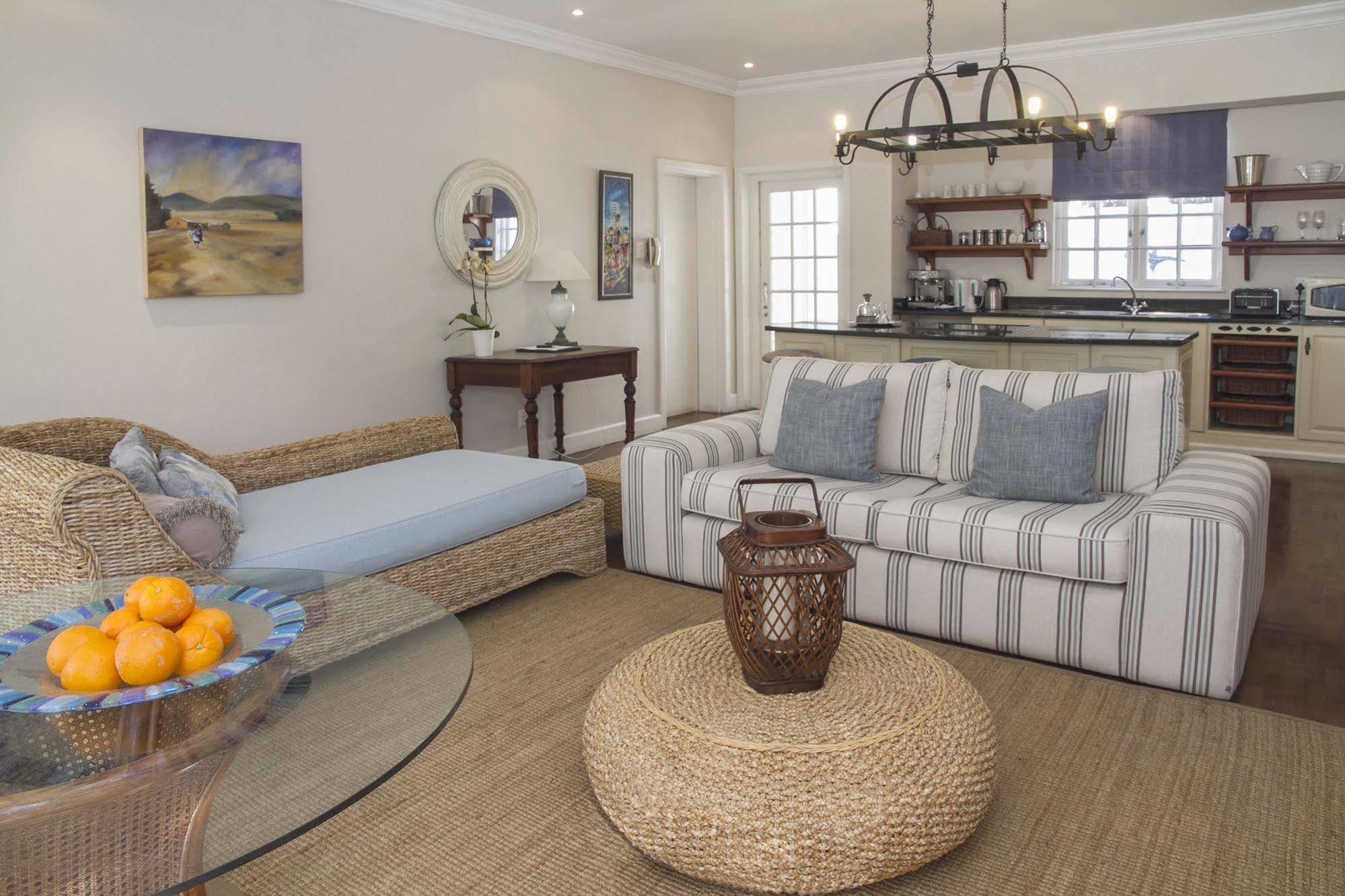 Admiralty Beach House Порт-Элизабет Экстерьер фото