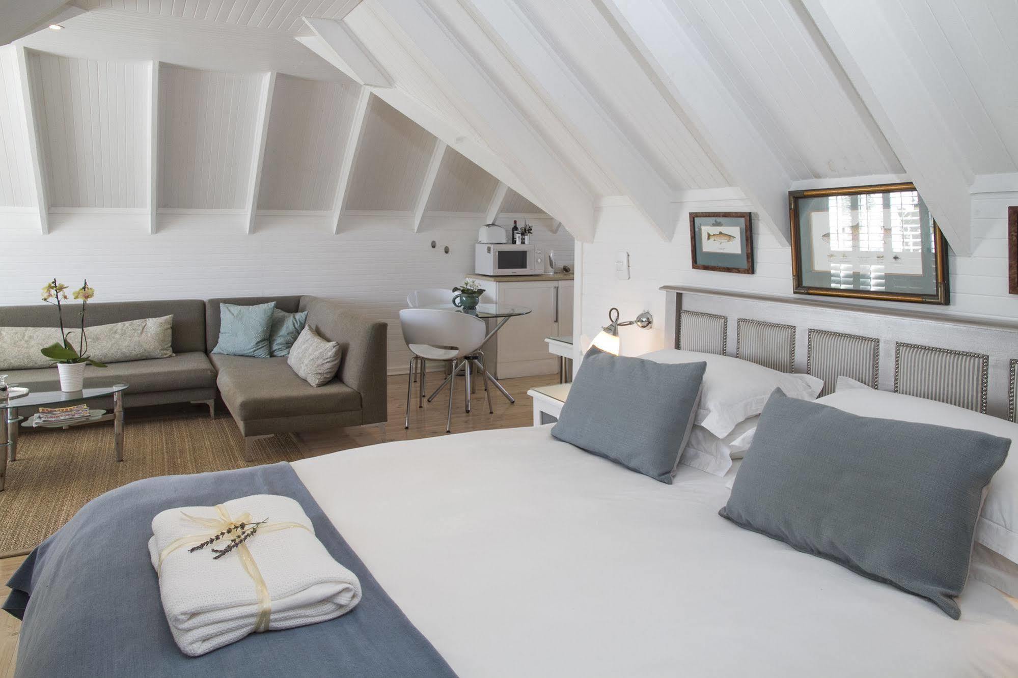 Admiralty Beach House Порт-Элизабет Экстерьер фото